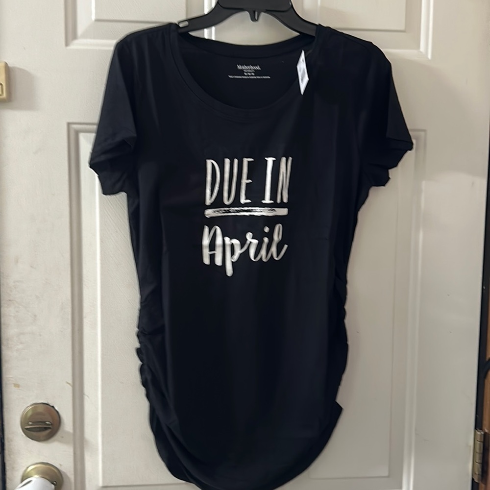 MOTHERHOOD MATERNITY DUE IN APRIL GRAPHIC TEE: BLACK: NEW WITH TAGS: SIZE M